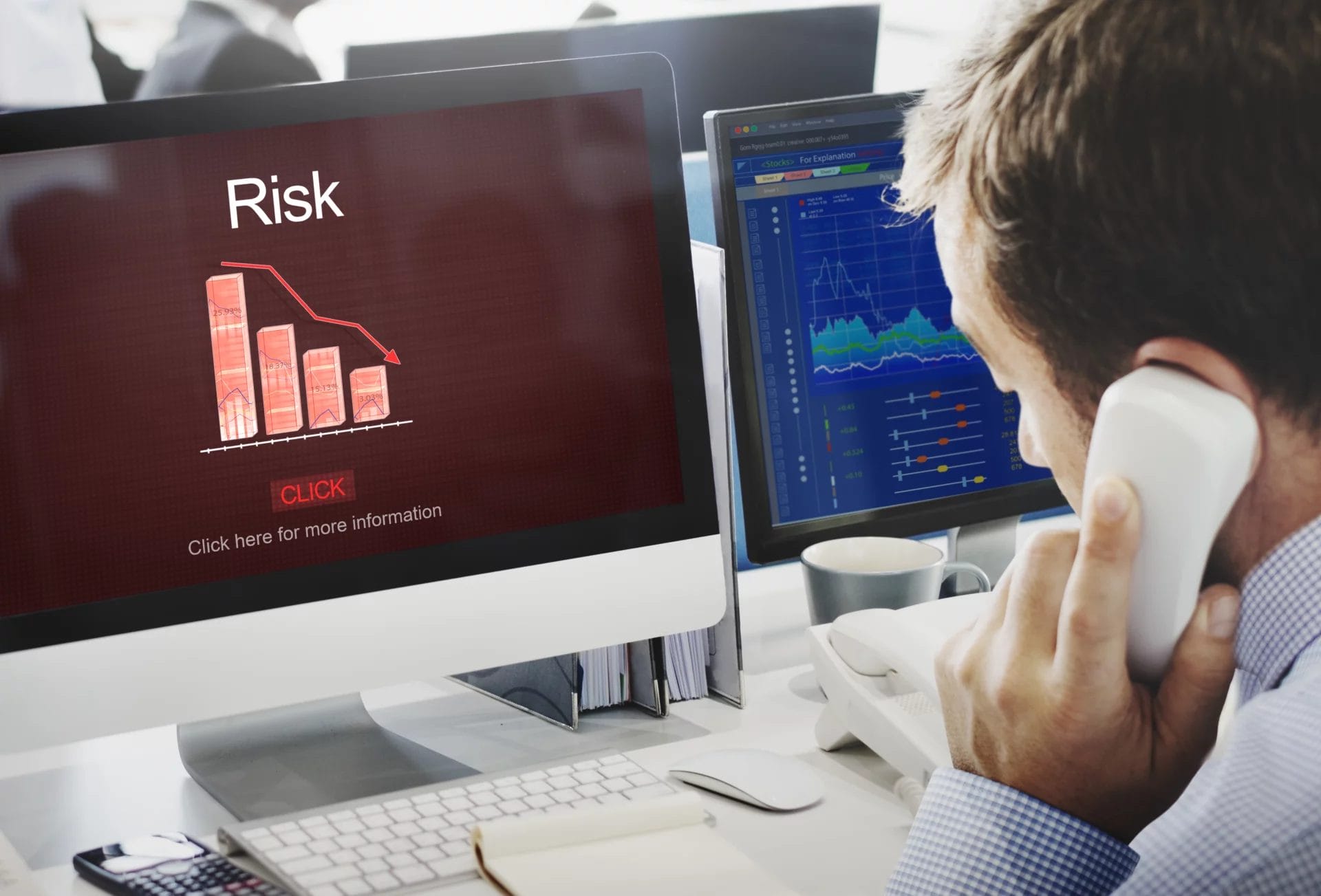 risk-gamble-opportunity-swot-weakness-unsure-concept Proses Manajemen Risiko adalah