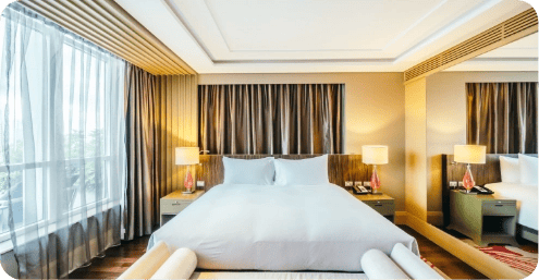 elegant-hotel-room-with-big-bed elegant-hotel-room-with-big-bed