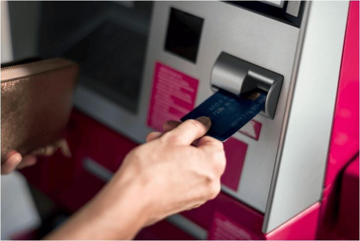 proses pencairan uang melalui ATM